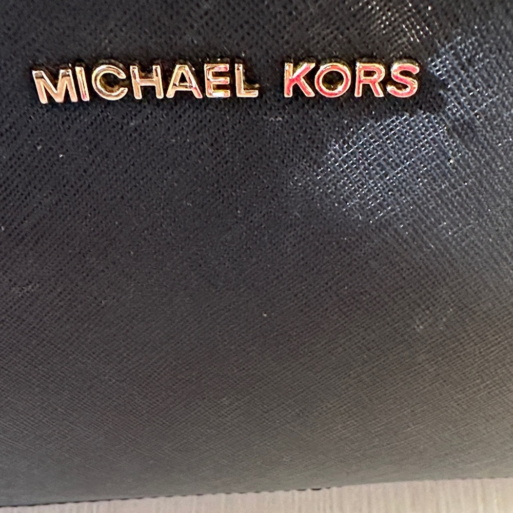 Michael Kors Black Crossbody with Gold Chain in Great Condition! - Picture 2 of 7